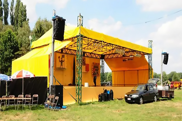 O sistema de som LiHui-The Array oferece excelente som durante a celebração do dia da cidade